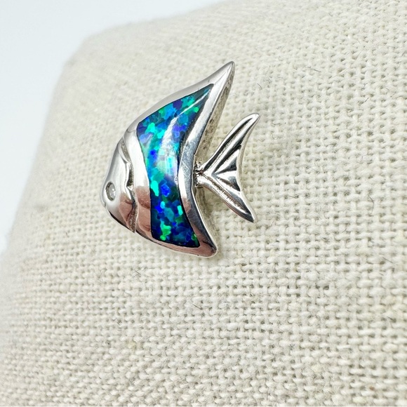 925 STERLING SILVER BLUE FIRE OPAL FISH PENDANT + CZ DIAMOND EYE - Picture 3 of 7